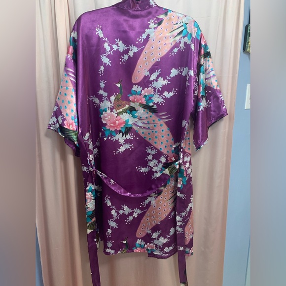 Kimono style robe. Size M. Beautiful purple 🦚 Peacock/floral print…. - Picture 5 of 7